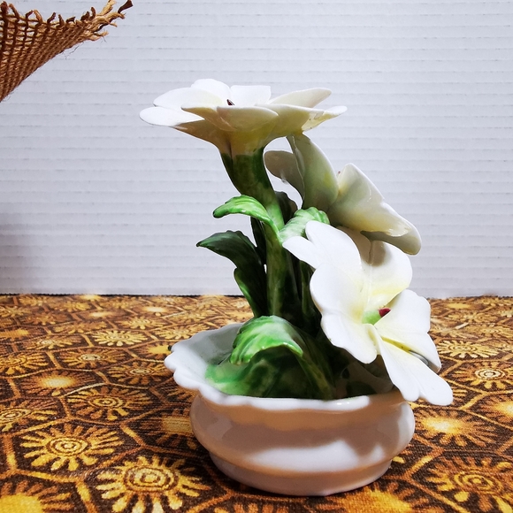 Vintage Radnor Bone China Hand Made White Gardenia Floral Arrangement Figurine - Picture 5 of 17
